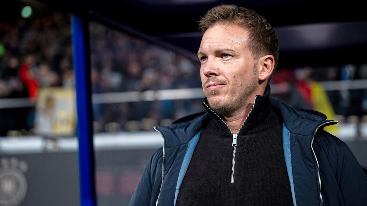 Super-talentul Lennart Karl, convocat la naționala Germaniei: Nagelsmann pariază pe puștiul de la Bayern Bucurie mare în fotbalul german! Julian Nagelsmann, selecționerul echipei naționale, a decis să-l convoace pe tânărul mijlocaș al lui Bayern Munchen, Lennart Karl, pentru următoarele meciuri amicale cu Elveția și Ghana
