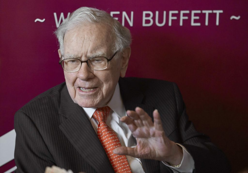 Warren Buffett și Jeff Bezos, semnale de alarmă pe piața tech: Vând acțiuni Apple și Amazon Două dintre cele mai influente personalități din lumea investițiilor, Warren Buffett și Jeff Bezos, au vândut recent acțiuni ale companiilor Apple și Amazon