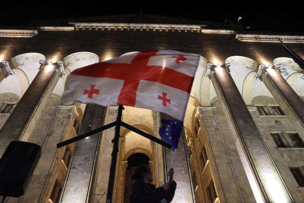 UE suspendă călătoriile fără viză pentru diplomații georgieni, pe fondul „regresului democratic” Comisia Europeană a decis să suspende dreptul la călătorii fără viză pentru diplomații și oficialii guvernamentali georgieni, ca urmare a deteriorării situației democratice din Georgia