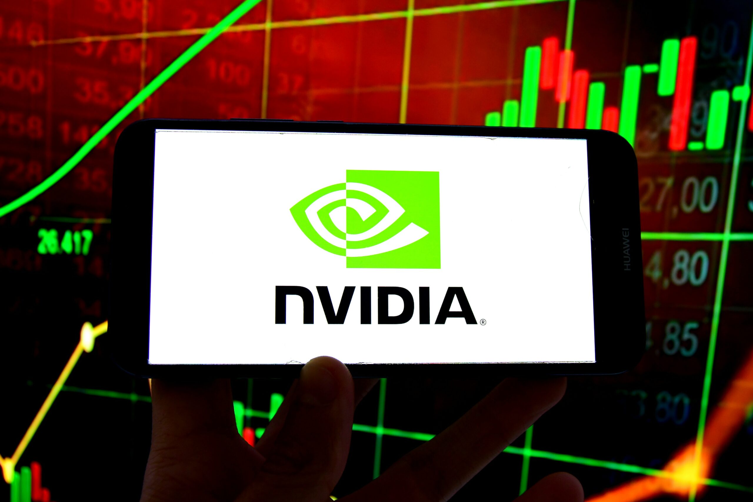 Nvidia intră în forță pe piața de cipuri pentru inteligența artificială, în timp ce OpenAI caută soluții mai rapide Gigantul tehnologic Nvidia se pregătește să lanseze o nouă platformă hardware, care va include un cip dezvoltat de startup-ul Groq, conform unor surse apropiate de eveniment