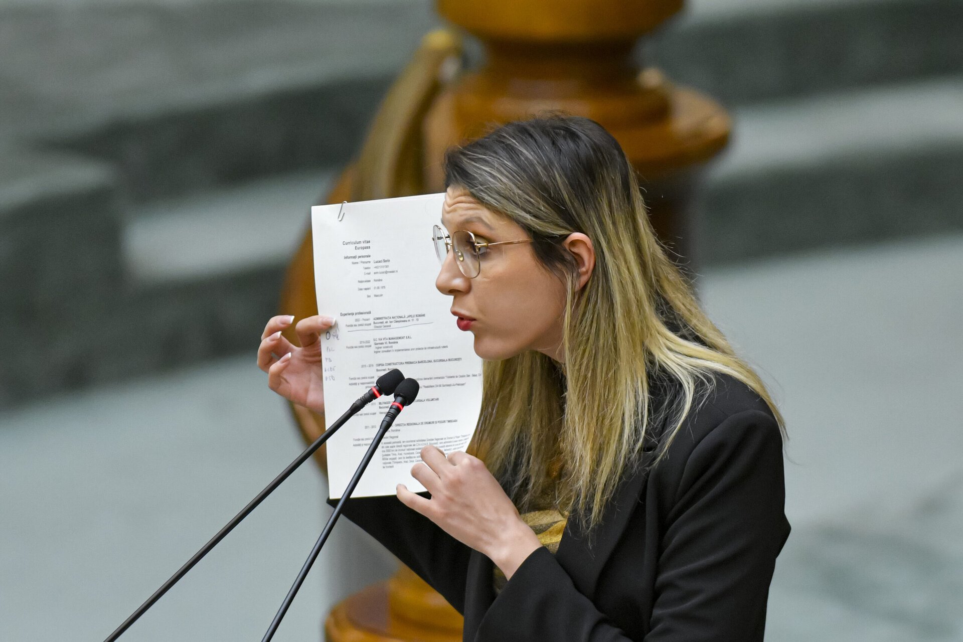 Diana Buzoianu promite curățarea lacului de acumulare Călimănești: „România curată, posibilă”