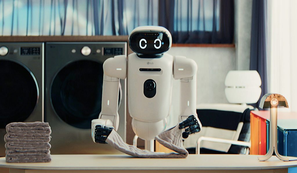 Roboții și lupta cu rufele: Când inteligența artificială se împiedică de o cămașă mototolită În ciuda progreselor impresionante în robotică și inteligența artificială, roboții se confruntă cu dificultăți majore în îndeplinirea sarcinilor considerate simple de oameni, precum plierea hainelor