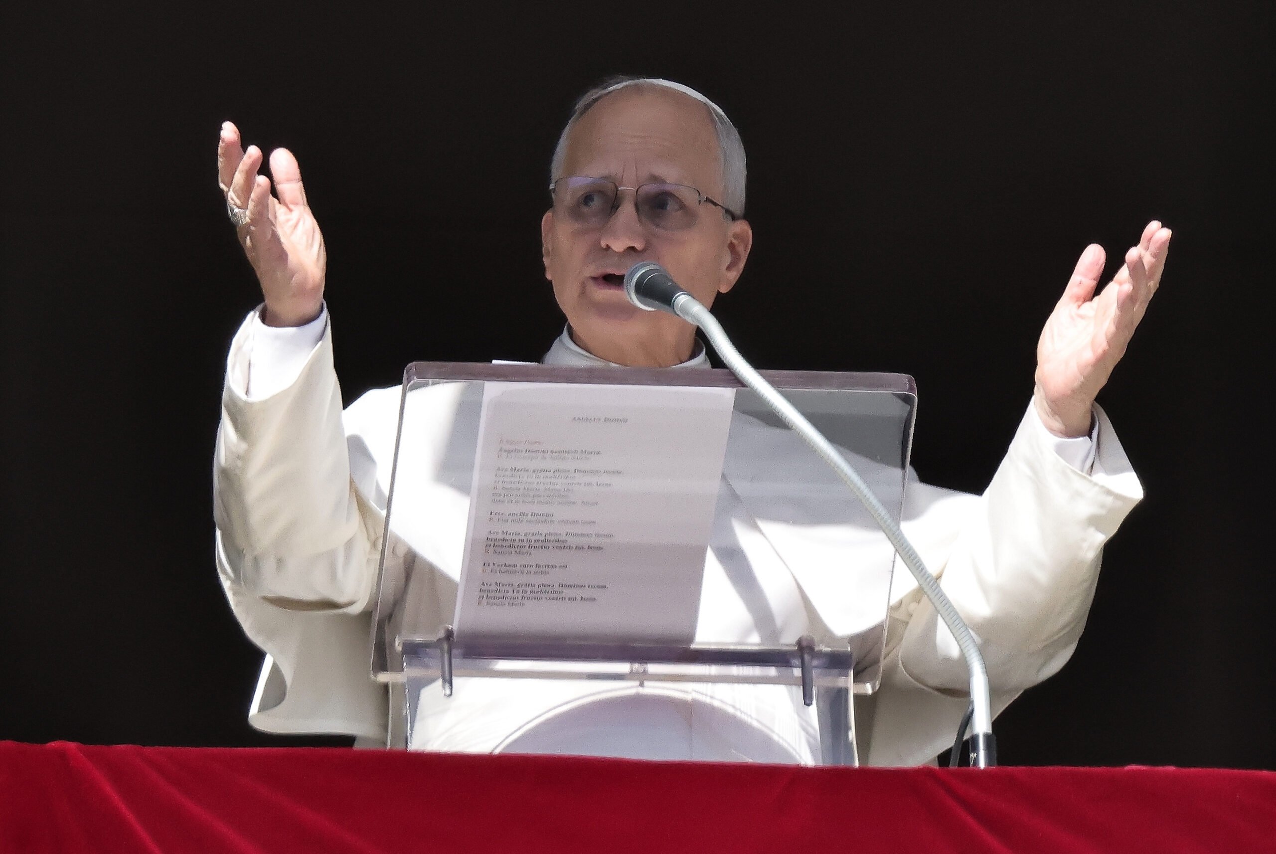 Papa Leon al XIV-lea cere oprirea bombardamentelor în Iran și Orientul Mijlociu Papa Leon al XIV-lea a făcut un apel duminică pentru încetarea bombardamentelor și revenirea la dialog în contextul tensiunilor crescute din Iran și Orientul Mijlociu