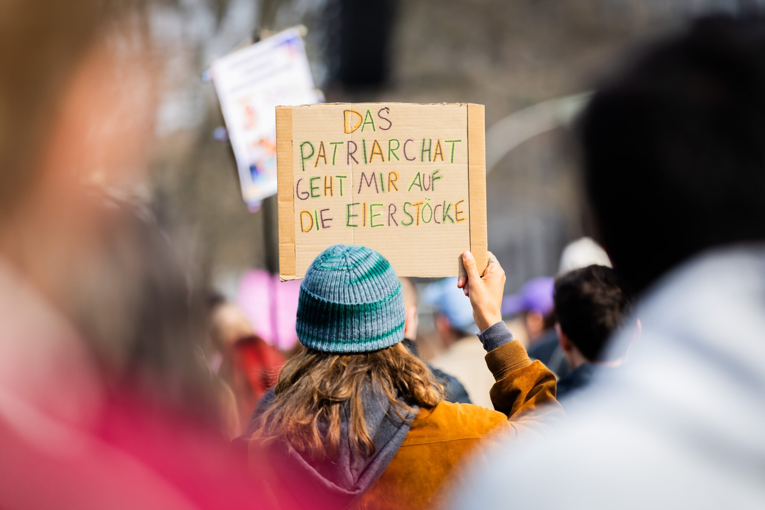 Proteste masive de 8 Martie în Europa: Inegalitate de gen și violență, pe agenda manifestațiilor Mii de oameni au ieșit pe străzile din marile orașe europene duminică, de Ziua Internațională a Femeii, pentru a cere încetarea inegalității de gen și a violenței