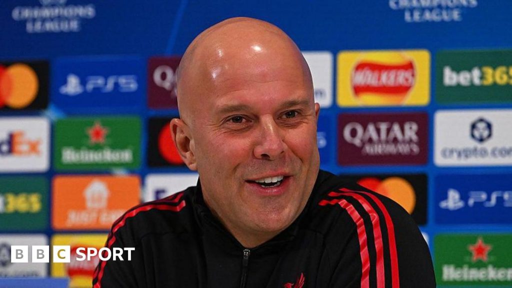 Slot, umilit de fani: „Am greșit undeva” la Liverpool