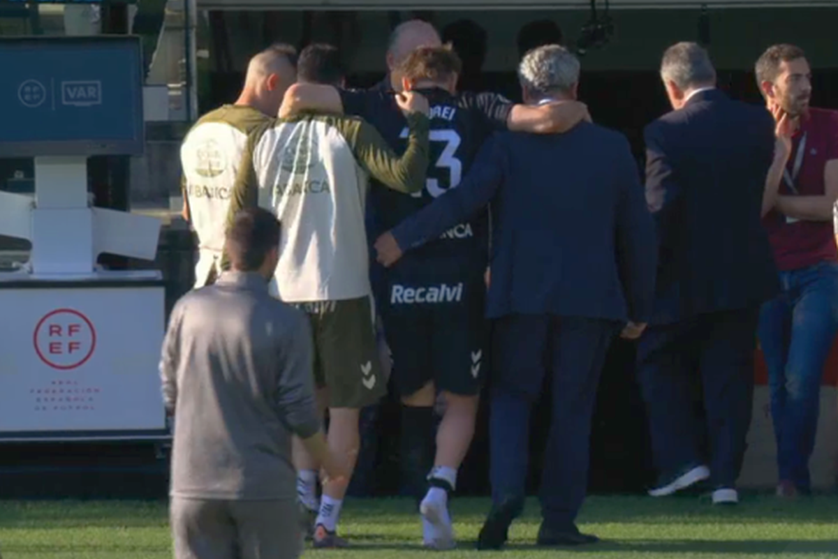 Alertă pentru România! Ionuț Radu, incert pentru barajul cu Turcia, după o prestație de coșmar și o accidentare la Celta Vigo Ionuț Radu, portarul titular al echipei naționale și al celor de la Celta Vigo, a avut o zi de coșmar pe teren propriu, încasând patru goluri în meciul cu Alaves