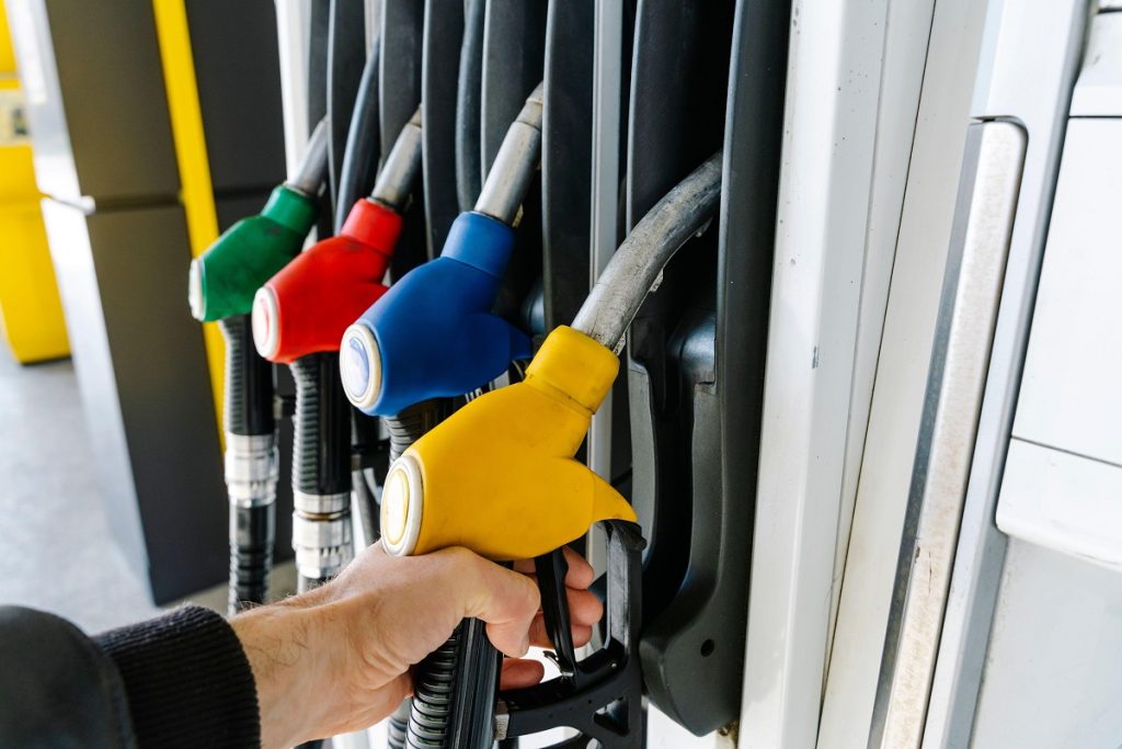 ANAF demarează controale masive în benzinării, pe fondul scumpirii carburanților Autoritatea Națională pentru Administrare Fiscală (ANAF) a început o serie de controale ample în benzinăriile din România, cu scopul de a verifica respectarea legislației fiscale și a proteja consumatorii de eventuale practici speculative