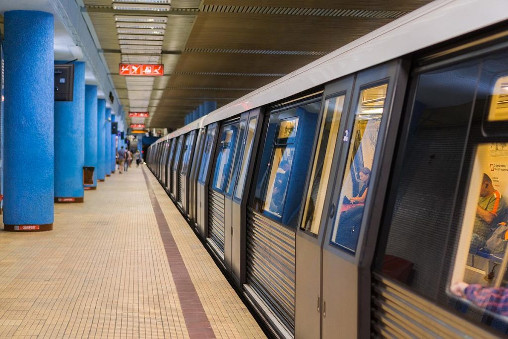Sectorul 4 introduce abonamente STB și Metrorex la jumătate de preț pentru locuitori Primăria Sectorului 4 a anunțat o măsură de sprijin pentru locuitorii care utilizează transportul public