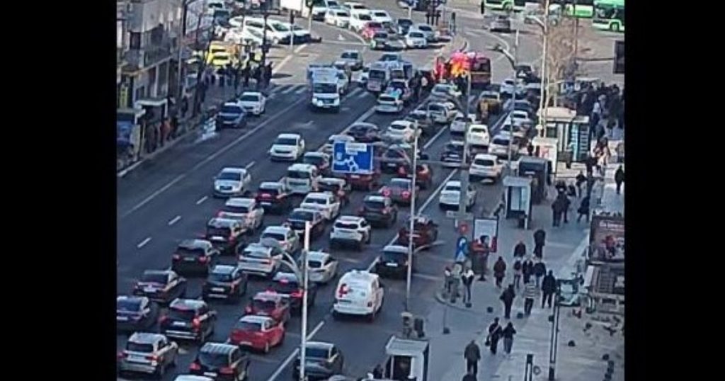 Trafic blocat în centrul Capitalei, în zona Piața Romană, din cauza unui accident grav. Pieton resuscitat la faţa locului