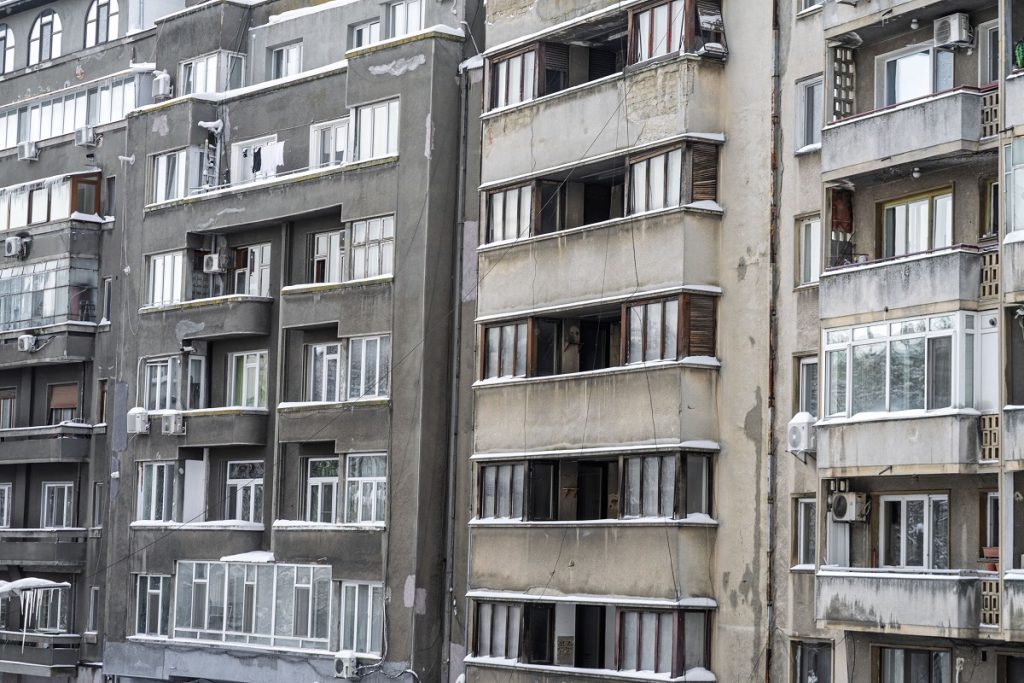 Administrațiile de bloc, obligate să obțină acordul pentru includerea unor persoane la plata întreținerii Asociațiile de proprietari nu pot adăuga persoane pe lista de plată a întreținerii fără acordul explicit al celor afectați, potrivit legislației în vigoare