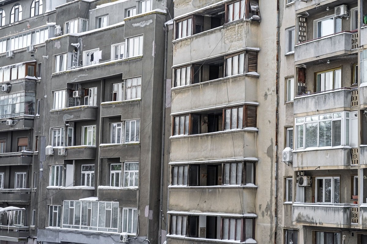 Administrațiile de bloc, obligate să obțină acordul pentru includerea unor persoane la plata întreținerii Asociațiile de proprietari nu pot adăuga persoane pe lista de plată a întreținerii fără acordul explicit al celor afectați, potrivit legislației în vigoare