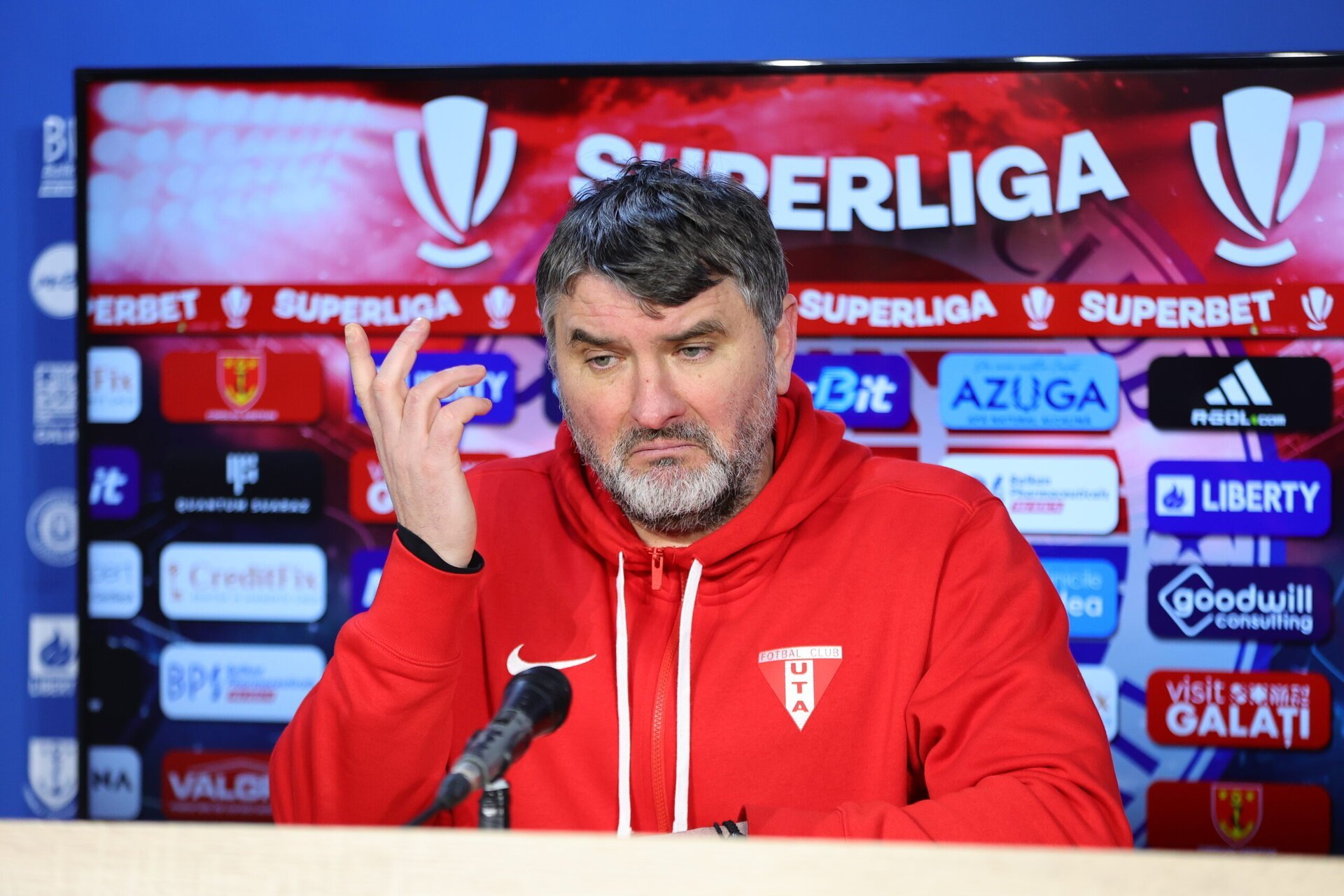 UTA Arad, ratarea play-off-ului și schimbarea obiectivelor UTA Arad a ratat calificarea în play-off-ul SuperLigii, după ce FC Argeș a învins-o pe Dinamo, condamnând astfel echipa arădeană la play-out