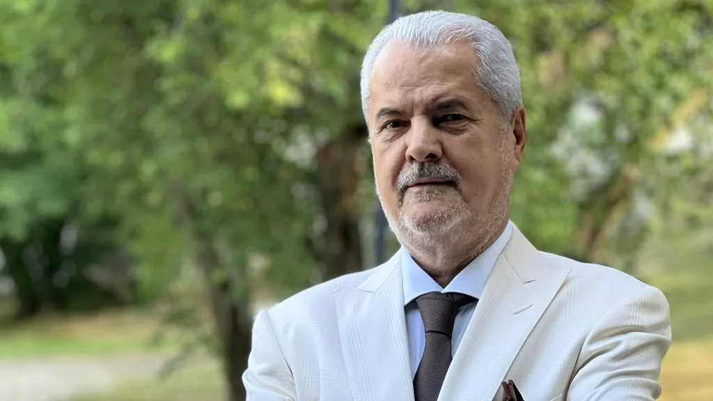 Fostul premier Adrian Năstase analizează, într-un articol recent, o perspectivă surprinzătoare asupra modului în care se utilizează termenul „reconstrucție” în discursul internațional, raportându-se la diverse contexte geopolitice