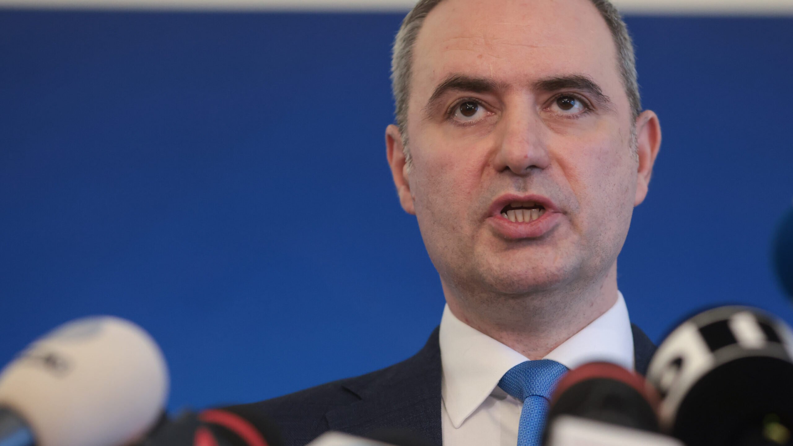 Ministrul Alexandru Nazare, implicat într-un accident rutier Ministrul Finanțelor, Alexandru Nazare, a fost implicat într-un accident rutier, conform informațiilor disponibile