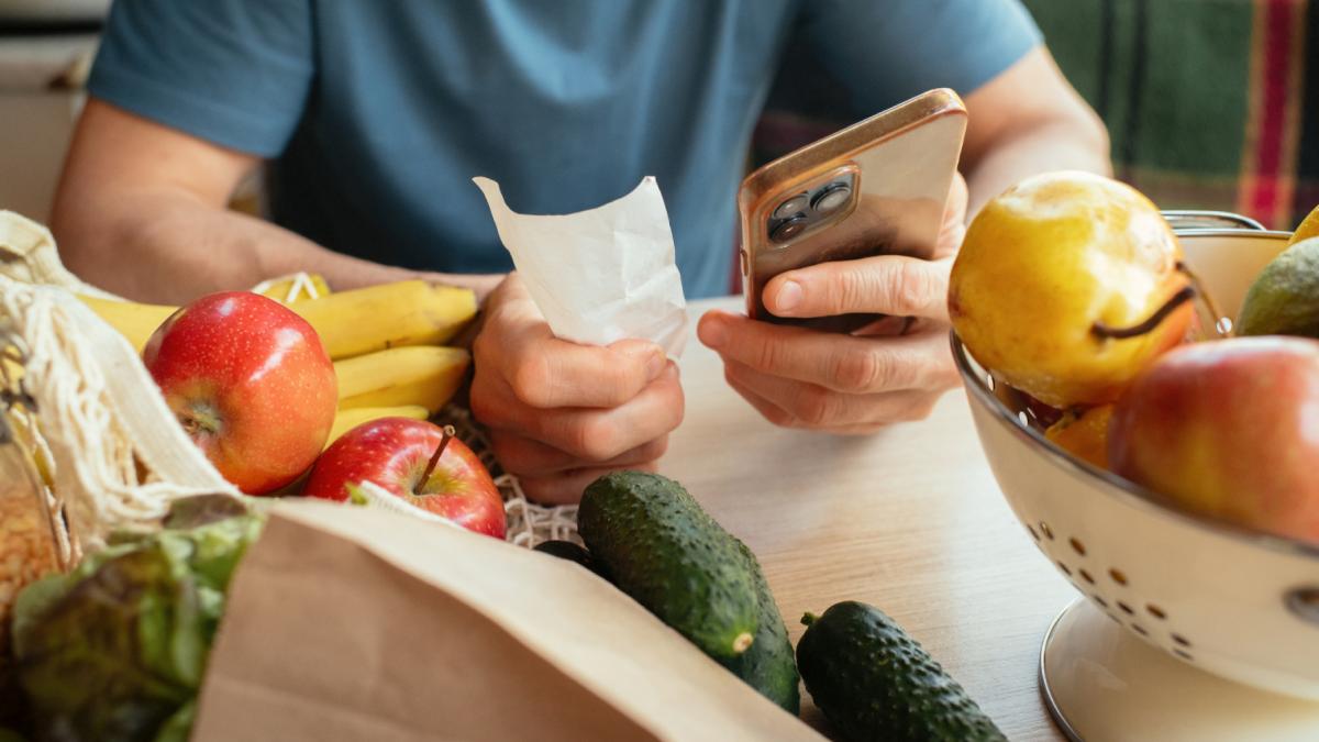 Creșterile de prețuri la carburanți și gaze pun presiune pe producătorii de alimente și amenință scumpiri Industria alimentară din România se confruntă cu o presiune crescută din cauza scumpirii carburanților și a gazelor naturale, factori care ar putea duce la majorarea prețurilor pentru consumatori