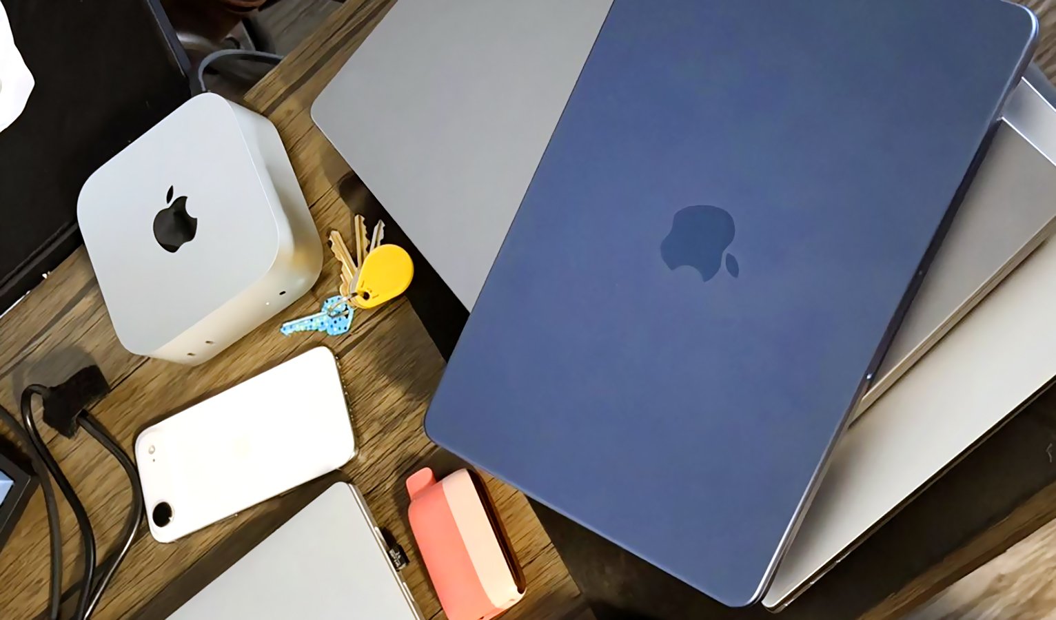 Mac Pro, ieșit din producție: Sfârșitul unei ere pentru Apple Apple a decis să scoată din producție modelul Mac Pro, o mutare care marchează sfârșitul unei linii de produse emblematice pentru companie