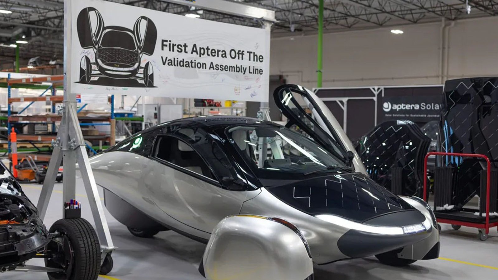 Aptera începe producția pe o linie de asamblare de validare Startup-ul auto Aptera, cunoscut pentru modelul său de mașină electrică alimentată parțial de energie solară, a anunțat că primul vehicul a ieșit de pe linia de asamblare de validare din Carlsbad, California