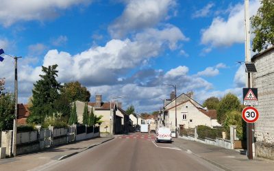 Primarul unui orășel francez se numește Hitler, concurează cu Zielinski Un mic oraș francez a stârnit un val de reacții pe internet după ce a devenit cunoscut faptul că primarul său, aflat în campanie pentru realegere, poartă numele de Hitler