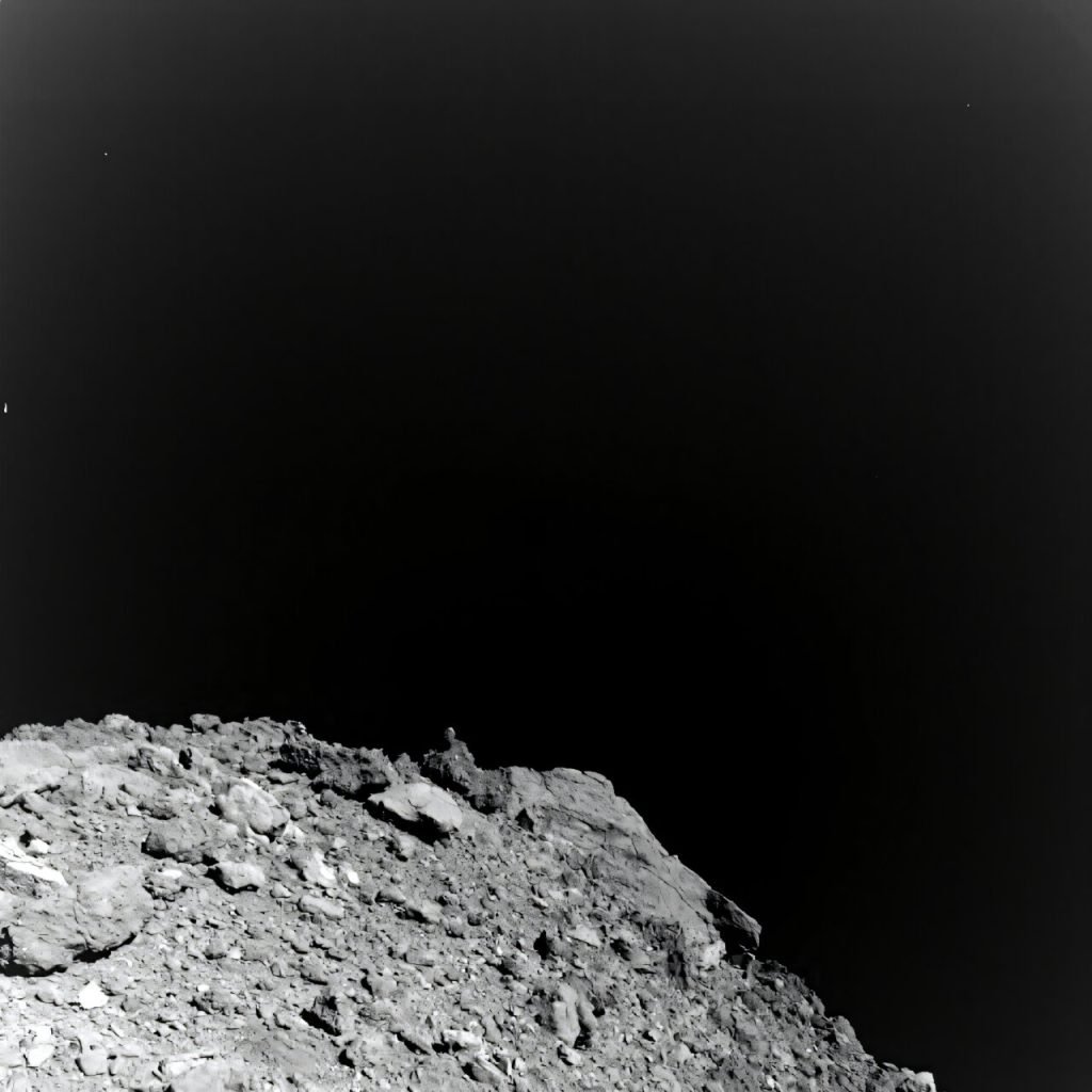 Descoperire majoră: ingerdientele vieții, găsite pe un asteroid Oamenii de știință au identificat toate cele cinci baze nucleice canonice, componente esențiale ale ADN-ului și ARN-ului, în mostre de la asteroidul Ryugu