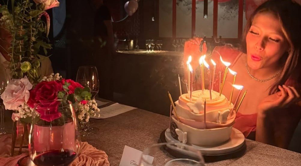 Eileen Gu, starul schiului, surprinsă pe o aplicație de dating Eileen Gu, sportiva care a cucerit inimile fanilor sporturilor de iarnă, pare să fi stârnit un interes intens nu doar pentru performanțele sale sportive, ci și pentru viața sa personală