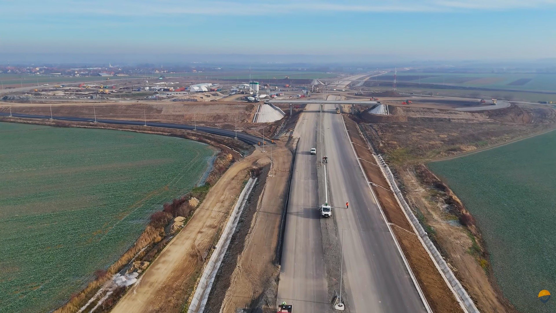 Guvernul, chemat să regleze piața construcțiilor: Liderii din domeniu cer măsuri urgente Cluj-Napoca – O strategie guvernamentală clară pentru a elimina concurența neloială și blocajele din sectorul construcțiilor este crucială, potrivit liderilor din domeniu reuniți la o conferință de specialitate în Cluj-Napoca