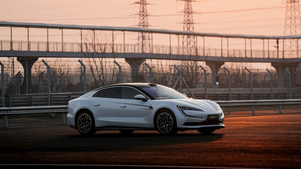 BYD provoacă Tesla cu o baterie electrică revoluționară Constructorul auto chinez BYD promite o nouă baterie electrică, numită Blade 2.0, care ar putea schimba regulile jocului în industria auto