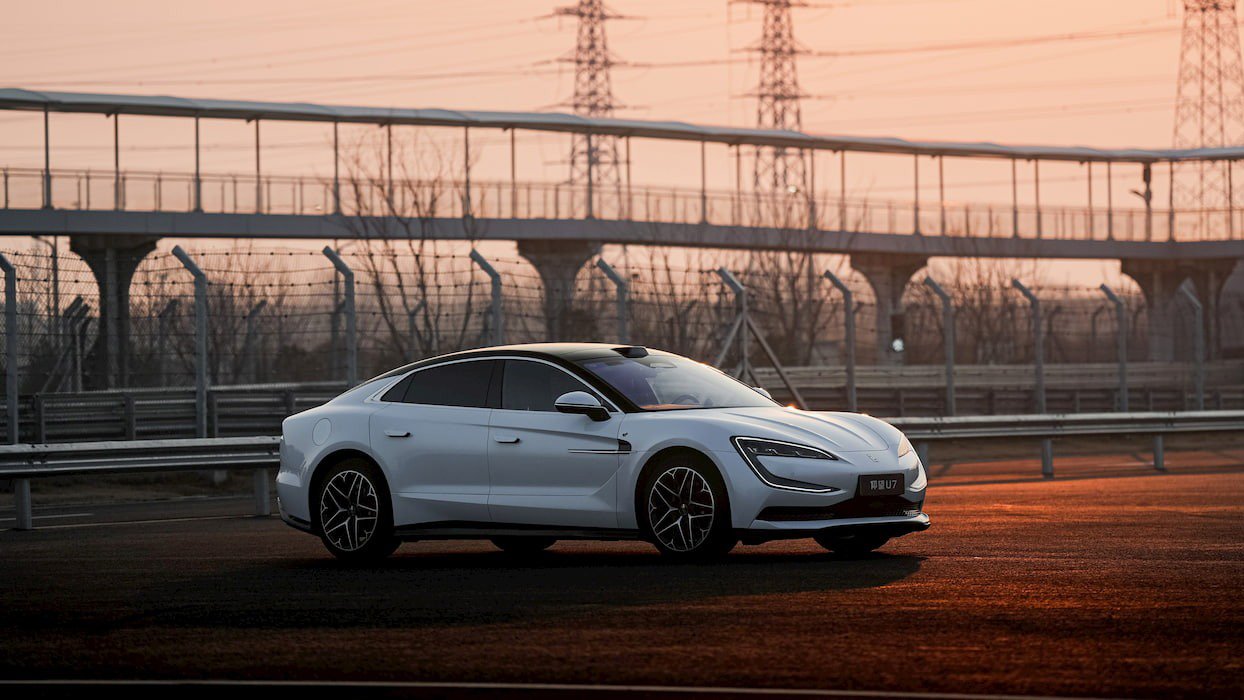 BYD provoacă Tesla cu o baterie electrică revoluționară Constructorul auto chinez BYD promite o nouă baterie electrică, numită Blade 2.0, care ar putea schimba regulile jocului în industria auto