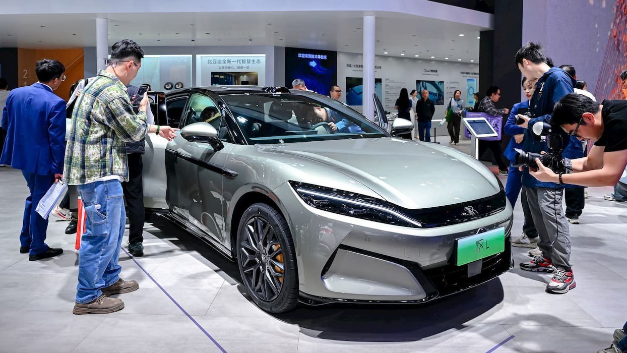 China se pregătește să domine piața auto electrică cu baterii „solid-state” Industria auto electrică se pregătește pentru o potențială revoluție, iar China pare să fie în pole position