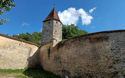 Sighisoara, sub asediul camioanelor: Cetatea UNESCO, amenințată de trafic Sighisoara, bijuterie medievală protejată de UNESCO, este supusă zilnic unui test de rezistență