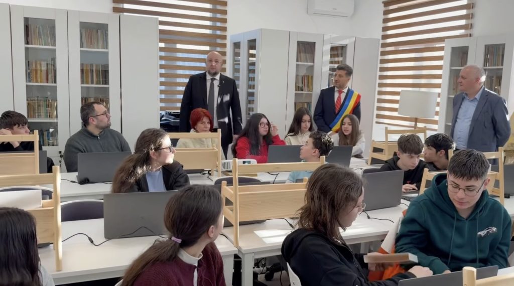 Gușoeni, Vâlcea: O Bibliotecă Veche Reînviată cu Tehnologie Modernă Comuna Gușoeni din județul Vâlcea a marcat un moment important pentru comunitate, odată cu inaugurarea noului sediu al bibliotecii locale