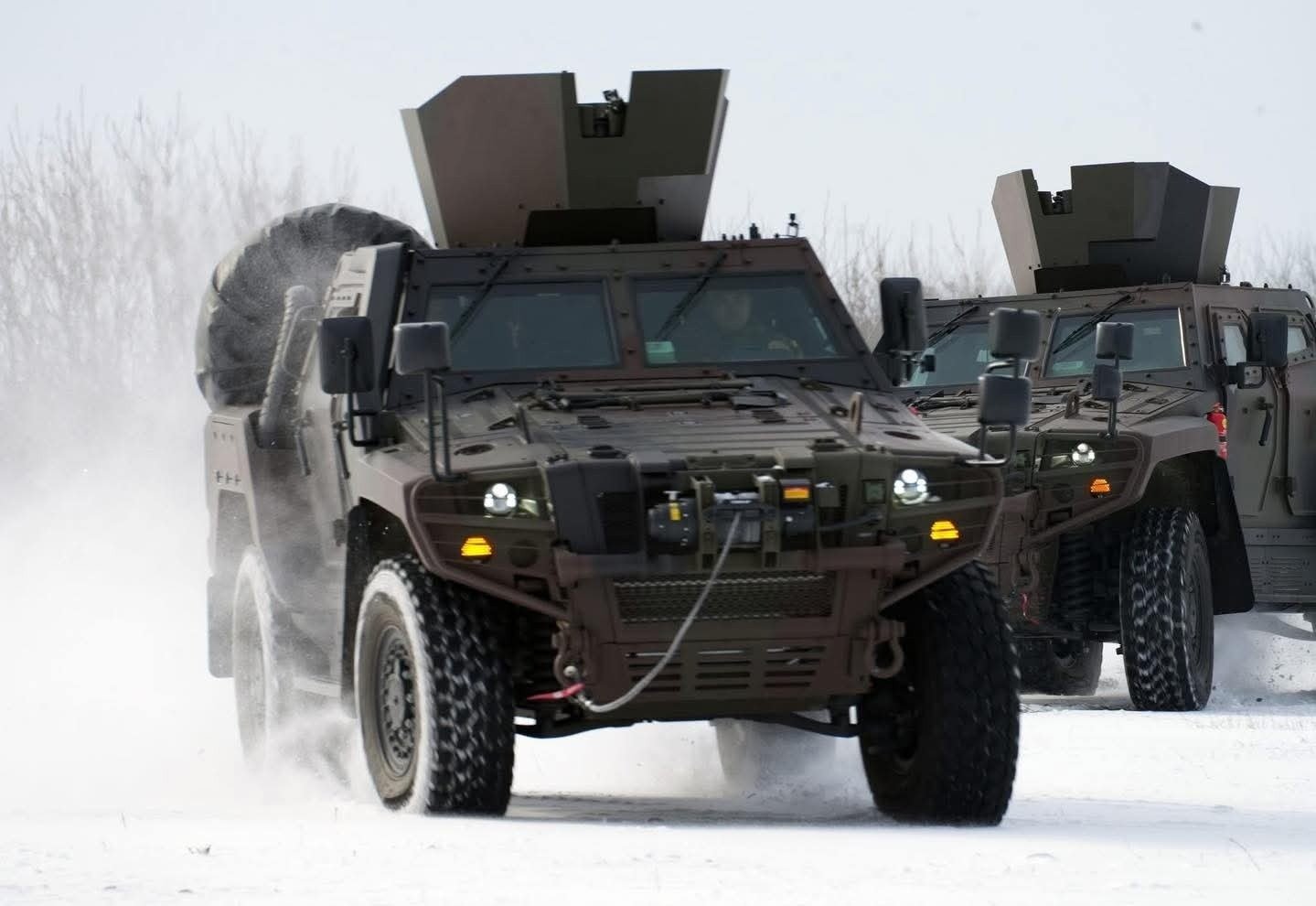Blindatele Cobra II, pe drumurile din România: Transportul noilor echipamente militare către unități Armata Română a început distribuirea noilor blindate Cobra II către unitățile din țară