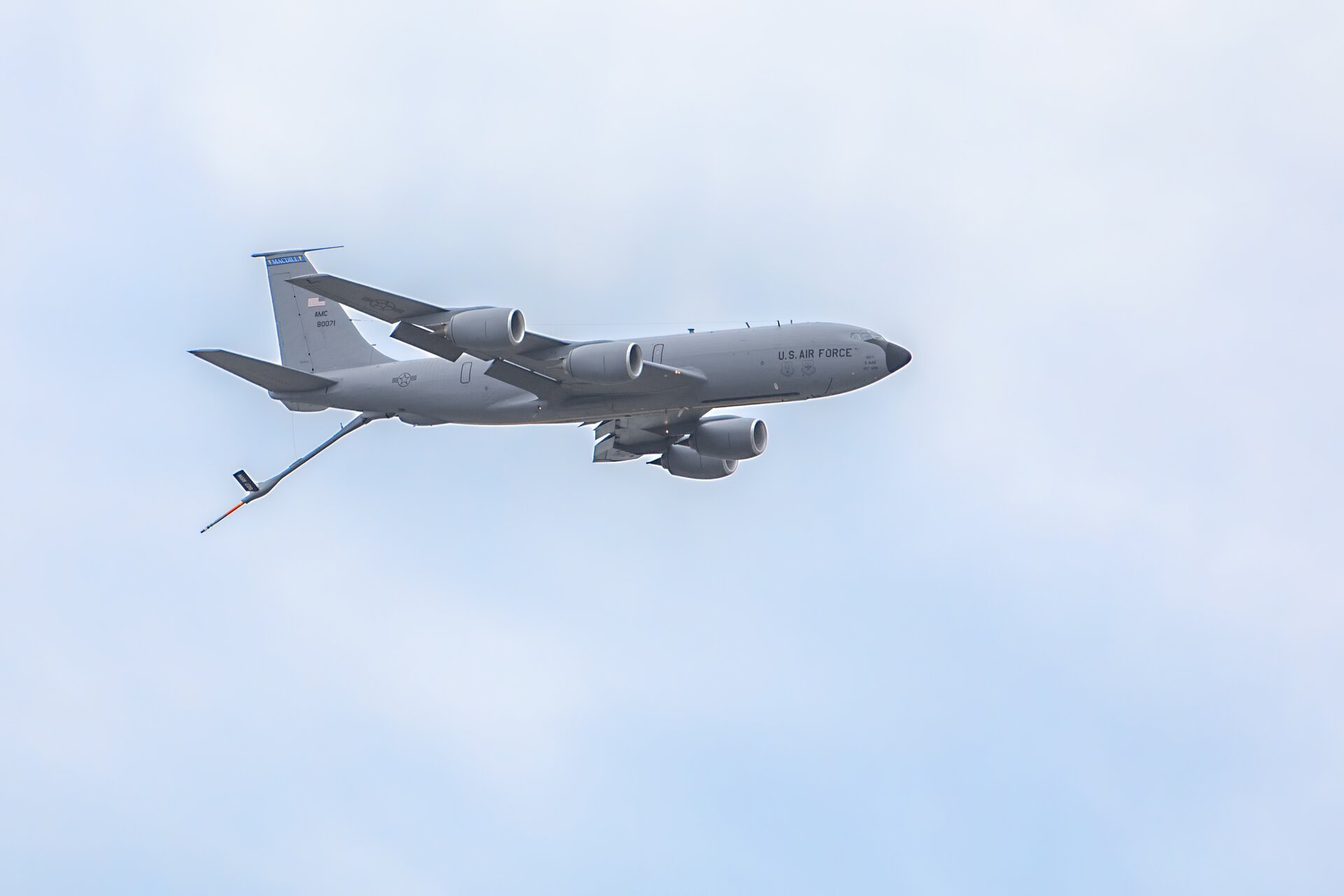 Tensiuni în creștere: Bulgaria intensifică măsurile de securitate Bulgaria ia măsuri sporite de securitate în jurul aeroporturilor și al locurilor unde sunt cazați personalul american și israelian, pe fondul creșterii tensiunilor în Orientul Mijlociu