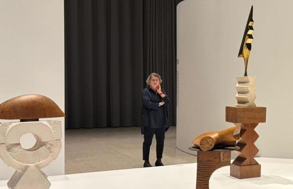 Omagiu european pentru Brâncuși: Expoziție majoră la Berlin O amplă expoziție dedicată sculptorului Constantin Brâncuși a fost inaugurată la Berlin, la Neue Nationalgalerie, marcând 150 de ani de la nașterea artistului român