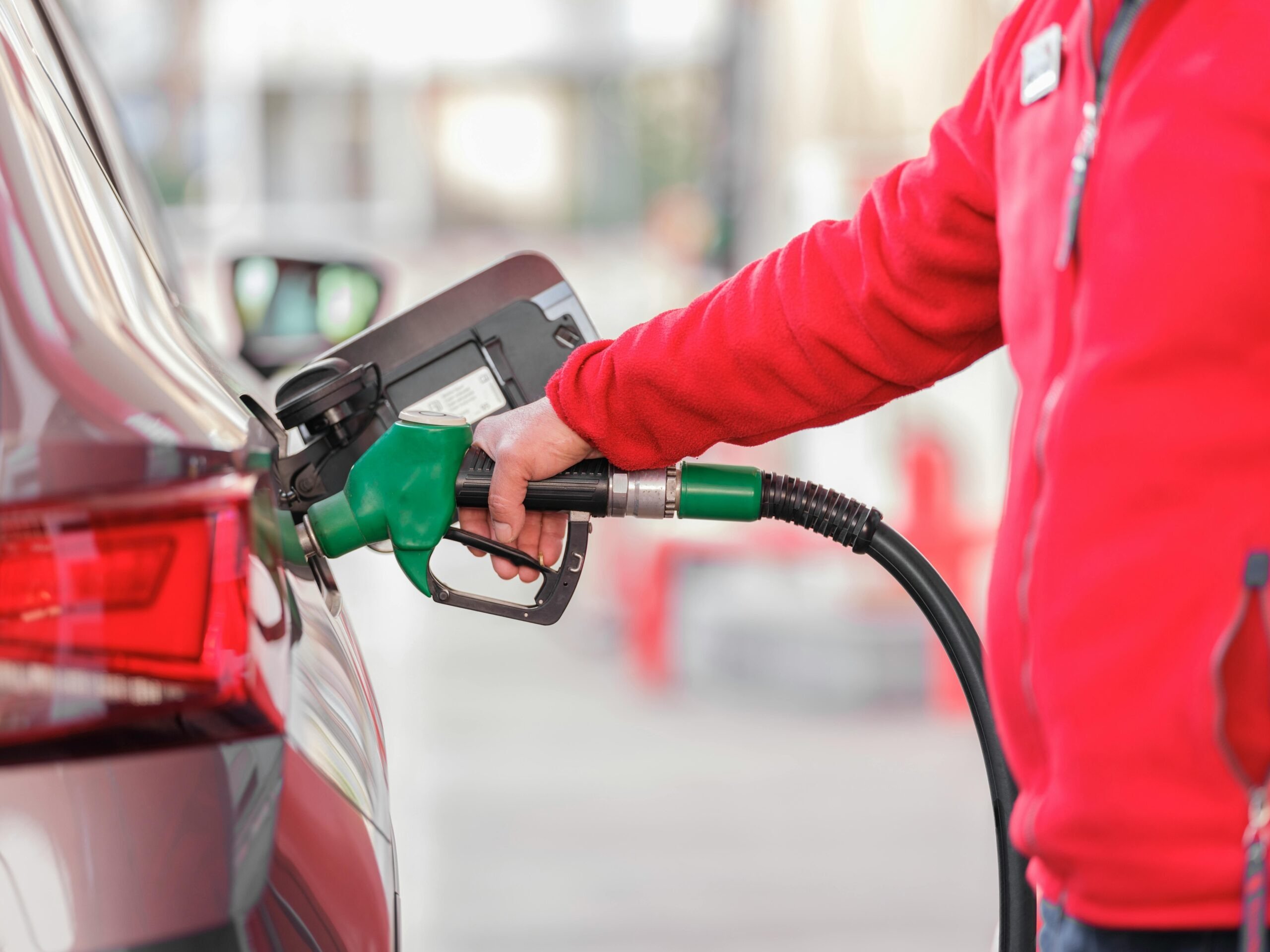 Motorina se apropie de 10 lei pe litru: Ce prețuri vom plăti în următoarele săptămâni? Prețul motorinei ar putea crește la 9,78 lei pe litru în următoarele două săptămâni, potrivit unei analize a specialiștilor
