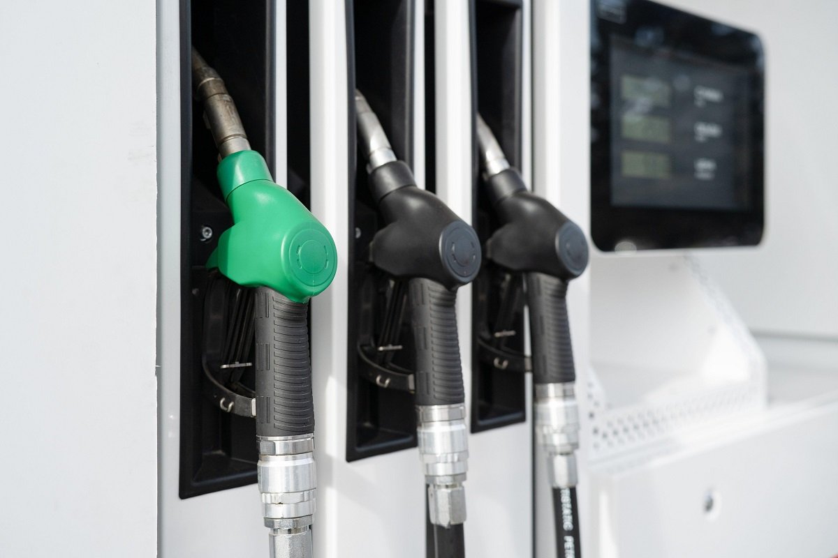 Benzina mai ieftină în Bulgaria: Cât economisesc șoferii români? Șoferii români care locuiesc în apropierea graniței cu Bulgaria pot beneficia de prețuri mai mici la carburanți
