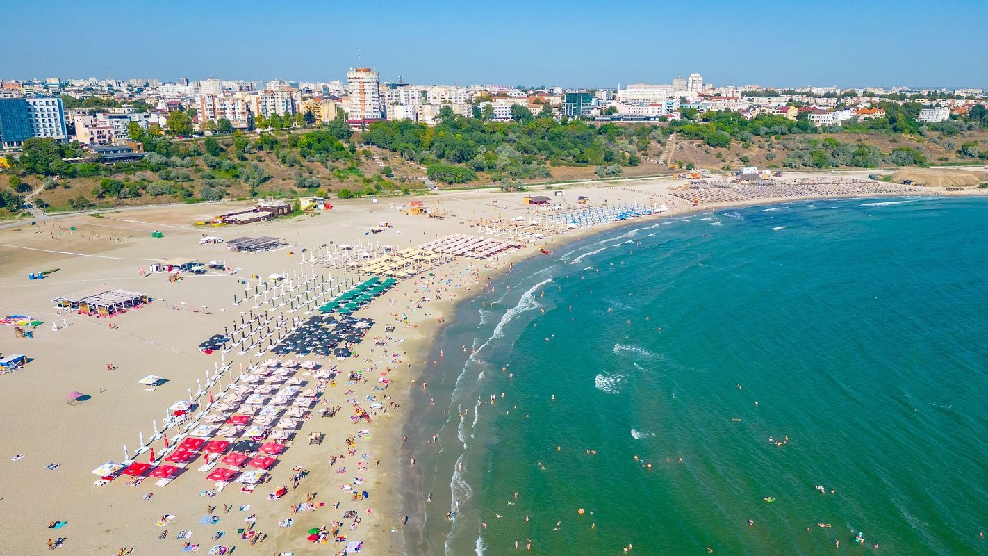 Vacanțele la mare: românii își rezervă deja sejururile pentru 2026 Românii încep deja să-și planifice vacanțele de vară pentru 2026, profitând de ofertele de tip Early Booking, care pot reduce prețurile cazării chiar și cu 50%