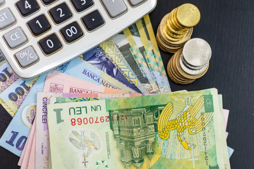 Plata minimă la cardul de credit: o capcană costisitoare pentru mulți români Pentru mulți români, plata minimă la cardul de credit poate părea o soluție salvatoare în momente de criză financiară