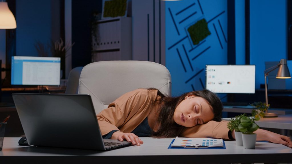 Părinții români, epuizați: 6 din 10 se confruntă cu epuizare cronică, impactul se răsfrânge asupra copiilor Un studiu recent relevă o problemă importantă cu care se confruntă numeroase familii din România: epuizarea parentală