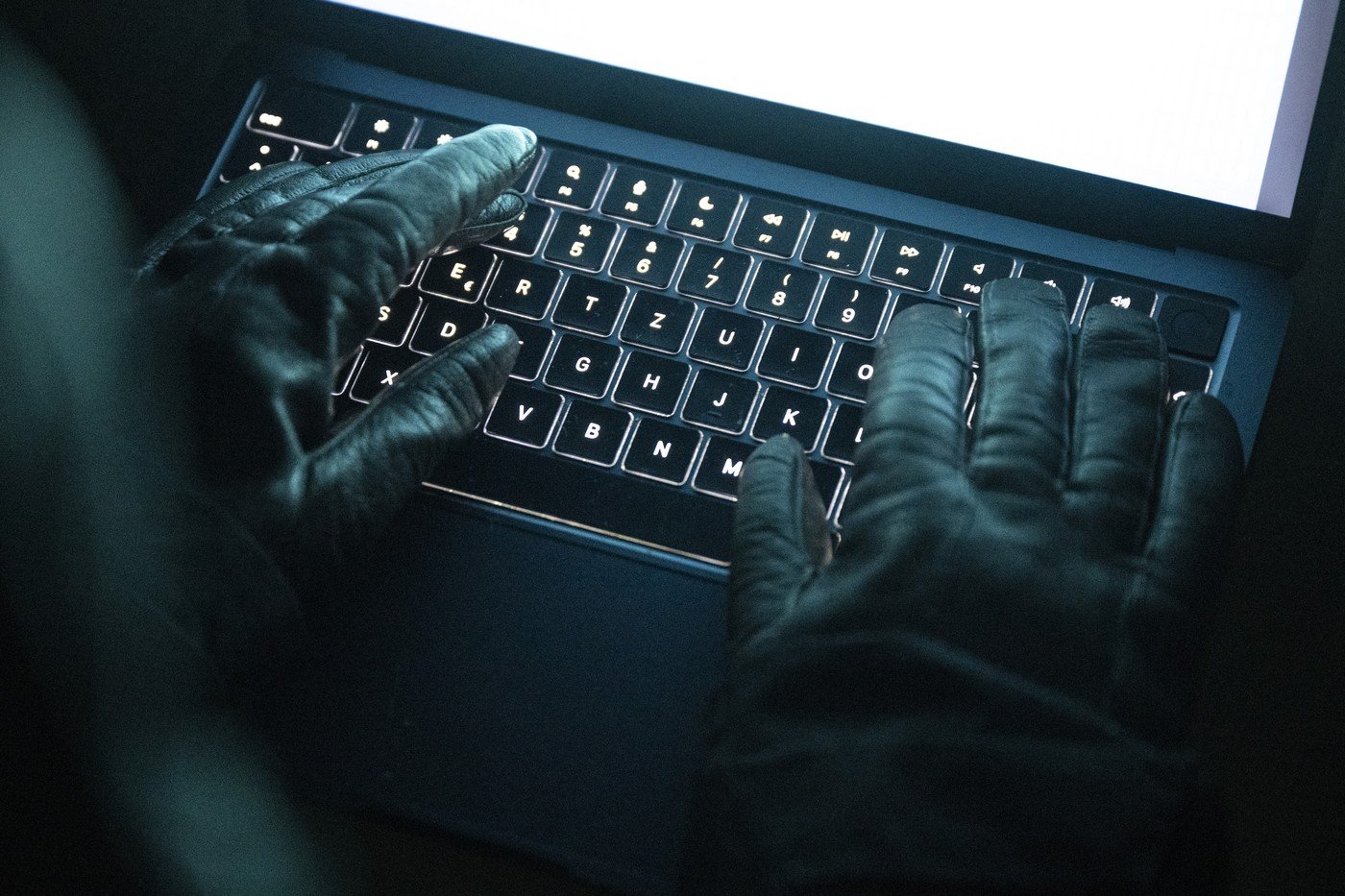 Atacatorii cibernetici se pregătesc pentru era calculatoarelor cuantice: furtul de date criptate a devenit o nouă amenințare O nouă strategie de atac cibernetic, denumită „harvest now, decrypt later” („culege acum, decriptează mai târziu”), ridică semne de alarmă pentru securitatea datelor la nivel global