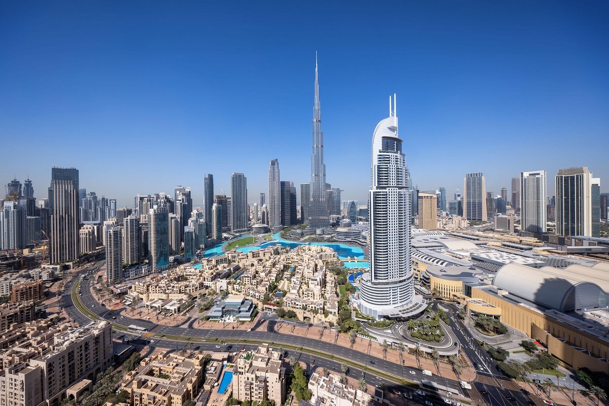 Dubai: O Metropolă Globală Unde Cetățenii Autohtoni Sunt o Minoritate Dubai, o metropolă strălucitoare în mijlocul deșertului, este o destinație de lux recunoscută la nivel mondial