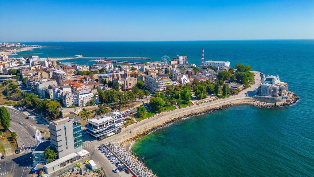 Deficit de personal pe litoral: Hotelurile se confruntă cu dificultăți înaintea sezonului estival Sezonul estival se apropie, dar hotelierii de pe litoral se confruntă deja cu o criză de personal