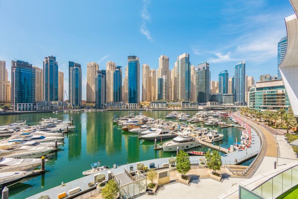 Dubaiul, sub presiunea tensiunilor din Orientul Mijlociu: piața imobiliară rezistă, dar incertitudinile persistă Dubaiul, un simbol al luxului și inovației în Orientul Mijlociu, se confruntă cu o perioadă de incertitudine, pe fondul tensiunilor militare în regiune