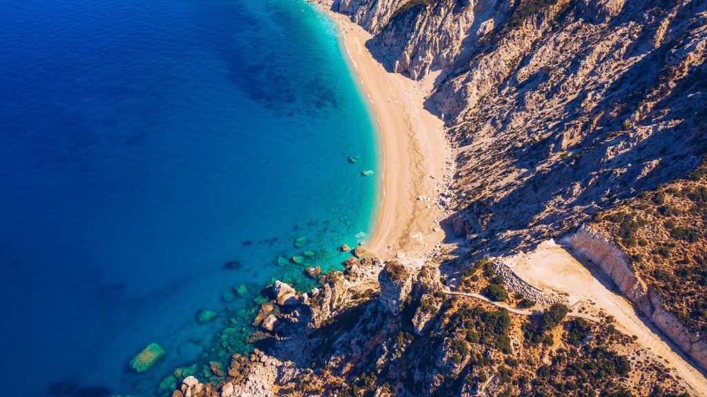Grecia: Insulele ieftine, mai frumoase ca santorini sau corfu, în 2026