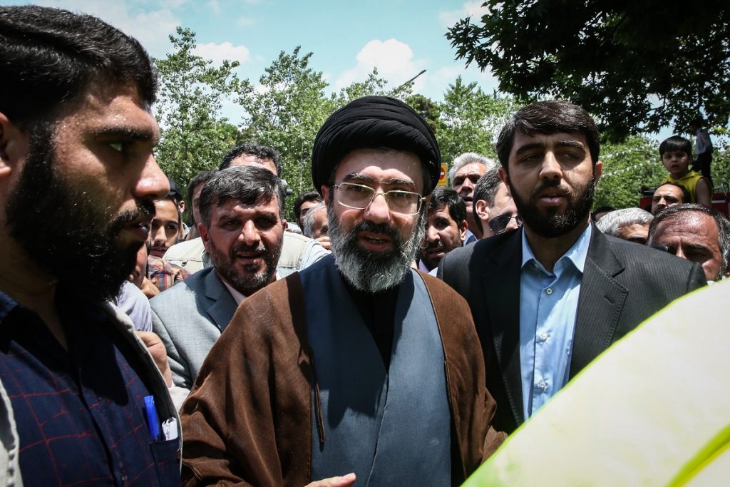 Mojtaba Khamenei, fiul liderului suprem iranian, ar putea prelua puterea, pe fondul tensiunilor cu Israelul O figură influentă în culisele puterii de la Teheran, Mojtaba Khamenei, este considerat posibilul succesor al tatălui său, actualul lider suprem al Iranului, Ali Khamenei