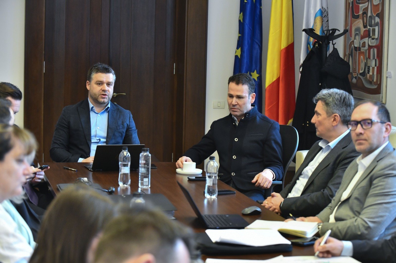 Ciucu și Negoiță, la masa negocierilor: Primarul Capitalei și edilul Sectorului 3 discută despre colaborare Primarul general al Capitalei, Ciprian Ciucu, a anunțat o întâlnire de lucru cu primarul Sectorului 3, Robert Negoiță