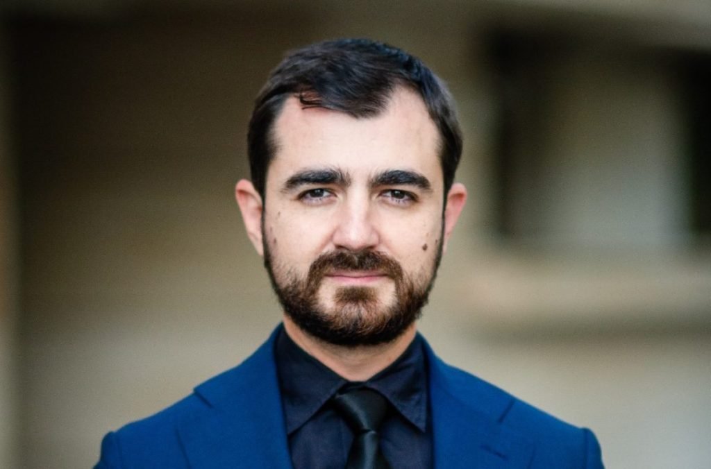 Claudiu Năsui critică intenția guvernului de a crește deficitul pentru a finanța pachetul de asistență socială Deputatul USR Claudiu Năsui a criticat, luni, propunerea de implementare a pachetului de asistență socială prin creșterea deficitului bugetar