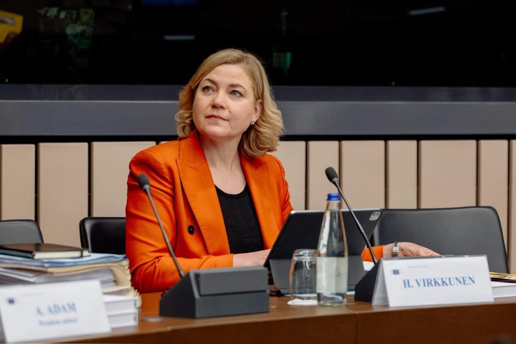 Dependența digitală a Uniunii Europene, un pericol în creștere, avertizează Comisia Europeană Lille, Franța – Uniunea Europeană trebuie să analizeze cu atenție dependența digitală și riscurile asociate, a declarat marți Henna Virkkunen, comisar european pentru suveranitate digitală, securitate și democrație
