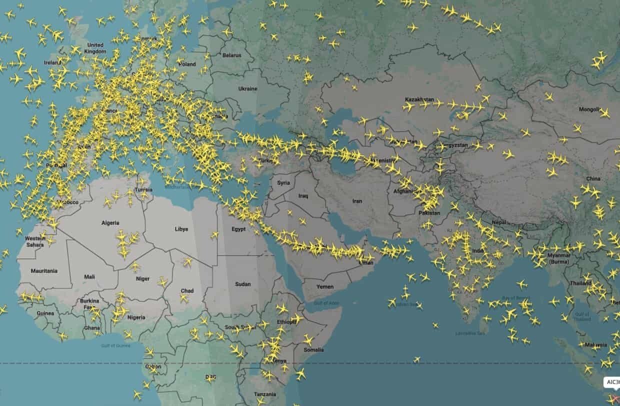 Flightradar24: Cum o platformă online a transformat modul în care urmărim crizele globale Platforma Flightradar24 a evoluat de la un simplu instrument pentru pasionații de aviație la un barometru global al crizelor, oferind o perspectivă în timp real asupra modului în care evenimentele majore afectează traficul aerian