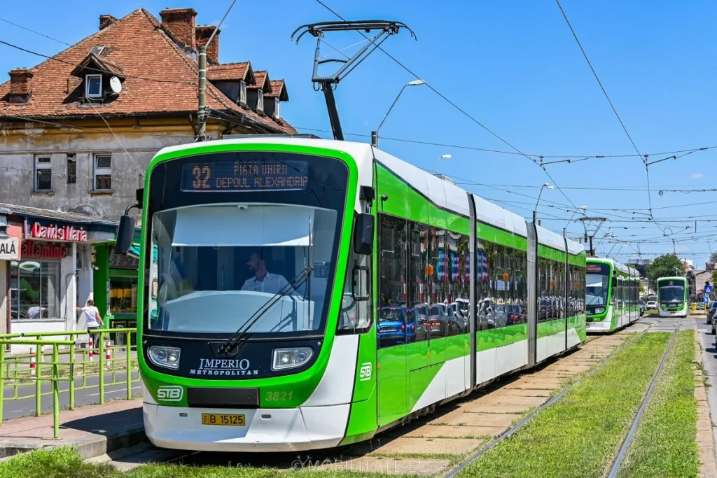 Probleme majore pe linia de tramvai 32 din București: gazonul a afectat infrastructura Situația liniei de tramvai 32 din București, a doua cea mai aglomerată din Capitală după linia 41, a ajuns în atenția autorităților