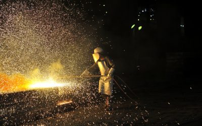 Polonia face presiuni pentru continuarea gratuităților la emisiile de carbon Premierul polonez Donald Tusk a anunțat miercuri că țara sa face parte dintr-un grup de state care solicită Uniunii Europene să mențină acordarea gratuită a permiselor de carbon pentru industrie